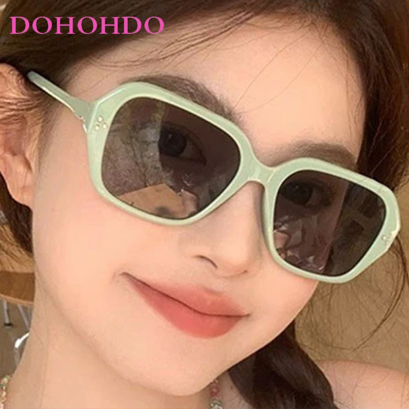 Fashion Rivets Decoration Square Women Sunglasses Luxury Brand Designer Men Sunglass Summer Driving Travel Shades Eyewear UV400
Fashion Rivets Decoration Square Women Sunglasses Luxury Brand Designer Men Sunglass Summer Driving Travel Shades Eyewear UV400