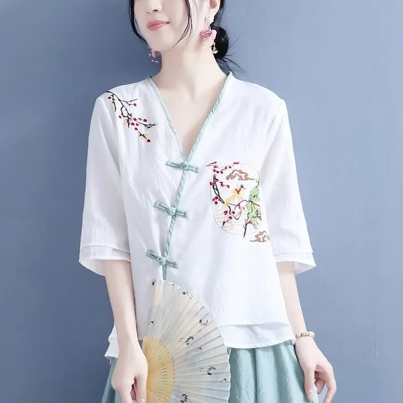 New Ethnic Style Cotton and Linen Color-blocking Embroidered V-neck Shirt for Women Loose Cardigan Top Mid-sleeved Tea Clothes
New Ethnic Style Cotton and Linen Color-blocking Embroidered V-neck Shirt for Women Loose Cardigan Top Mid-sleeved Tea Clothes