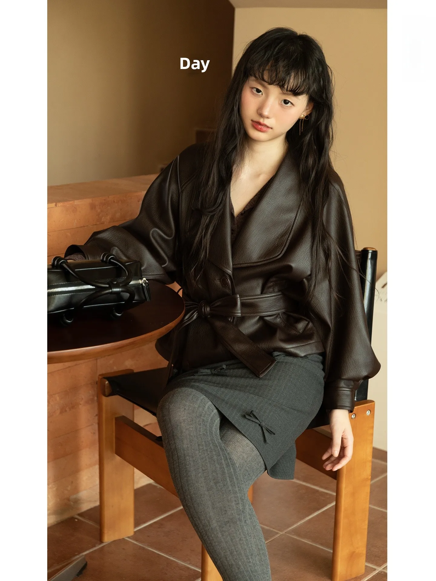 BUD Cool ort Leather Jaet Women's Retro Sle Large Collar Sli Autumn Outerwear Faionable Design Biker Jaet
BUD Cool ort Leather Jaet Women's Retro Sle Large Collar Sli Autumn Outerwear Faionable Design Biker Jaet