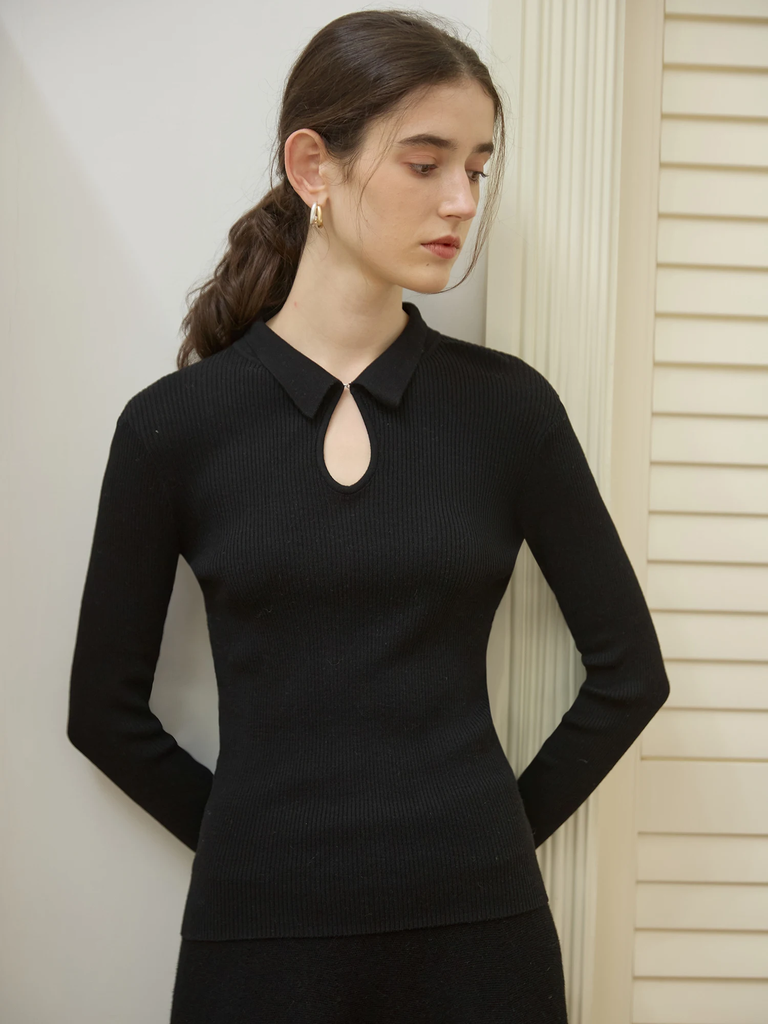 Black Woolen Women's Long Sleeve Base Shirt Hollow out Soft Cozy Knitted Sweater Autumn Winter Regular Fit Fashion Top
Black Woolen Women's Long Sleeve Base Shirt Hollow out Soft Cozy Knitted Sweater Autumn Winter Regular Fit Fashion Top