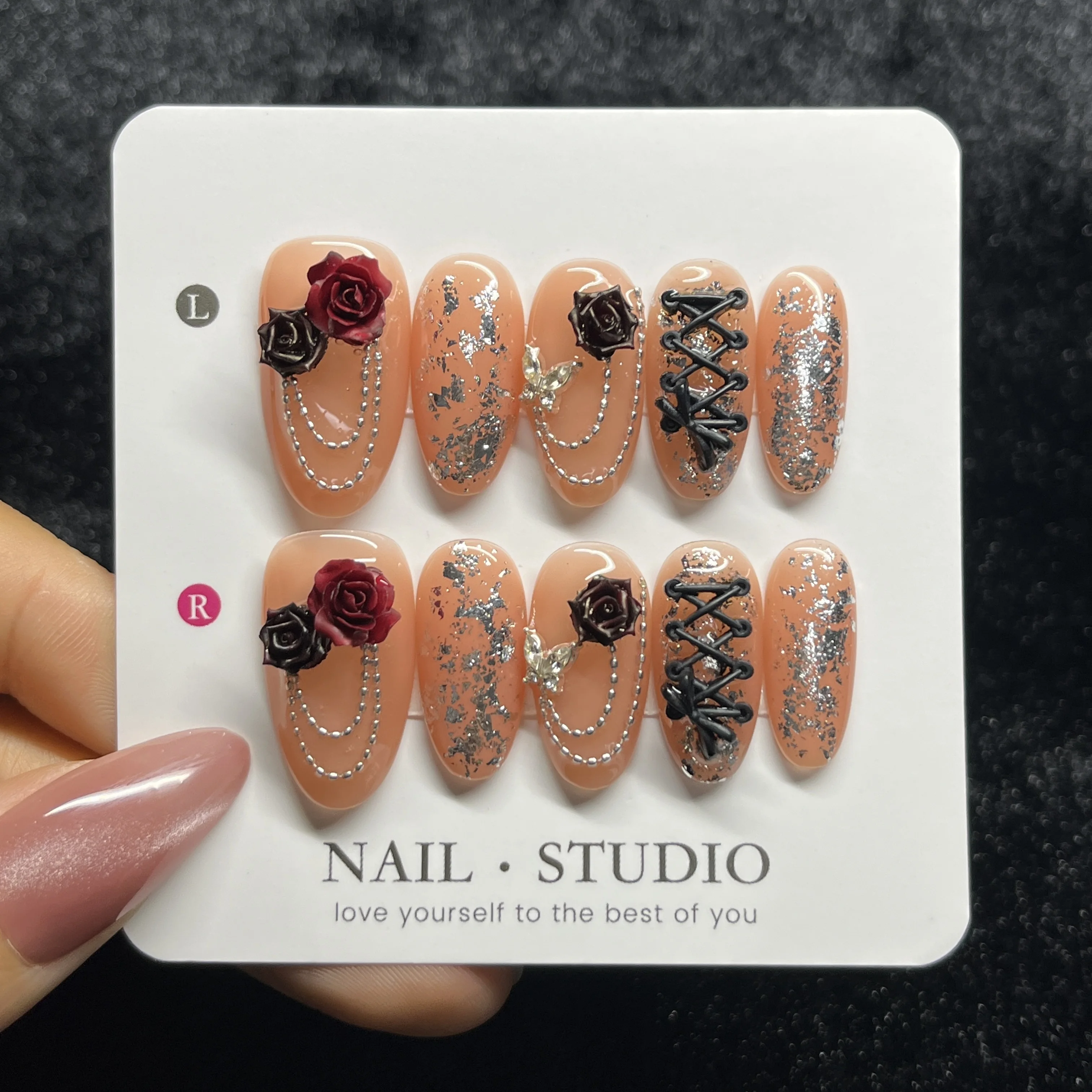 10PCS Gothic Red Black Rose Press on Nails Almond Shape Nude Silver Glitter with Lace Up Details Vintage False Nails Handmade
10PCS Gothic Red Black Rose Press on Nails Almond Shape Nude Silver Glitter with Lace Up Details Vintage False Nails Handmade