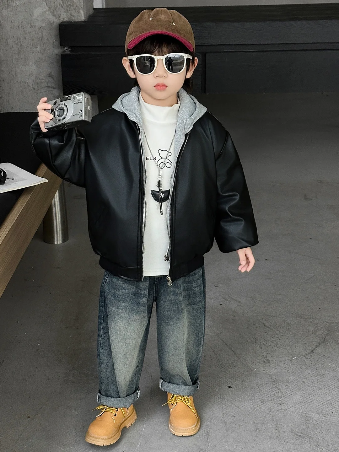 Кожаная куртка для мальчиков на флисовой подкладке, зимняя утепленная куртка с капюшоном, модная молодежная верхняя одежда с длинными рукавами на молнии
Кожаная куртка для мальчиков на флисовой подкладке, зимняя утепленная куртка с капюшоном, модная молодежная верхняя одежда с длинными рукавами на молнии