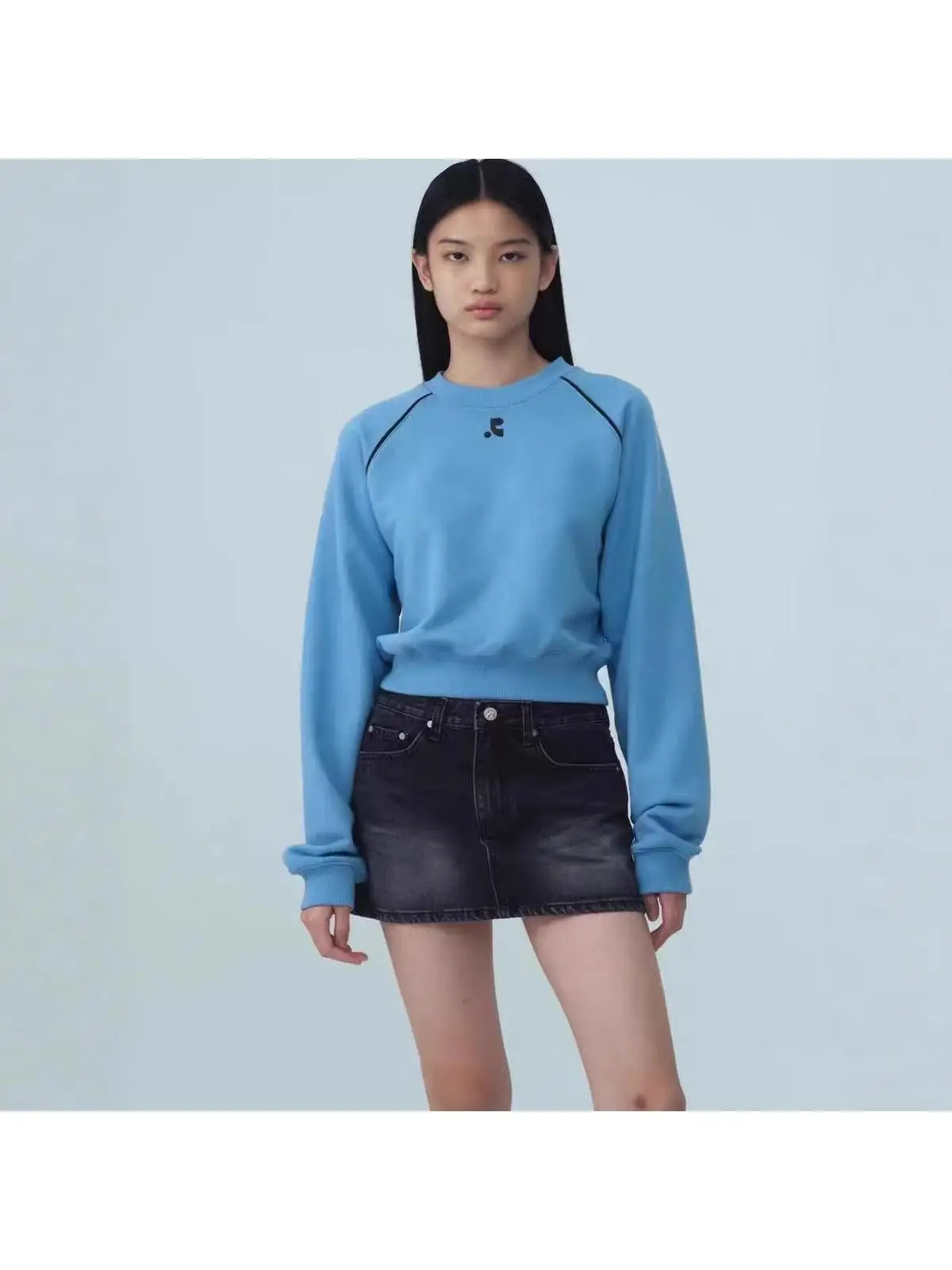Korean Style Women's Short Sweatshirt Casual round Neck Double R Shoulder Insertion Cotton Top for Autumn Winter
Korean Style Women's Short Sweatshirt Casual round Neck Double R Shoulder Insertion Cotton Top for Autumn Winter