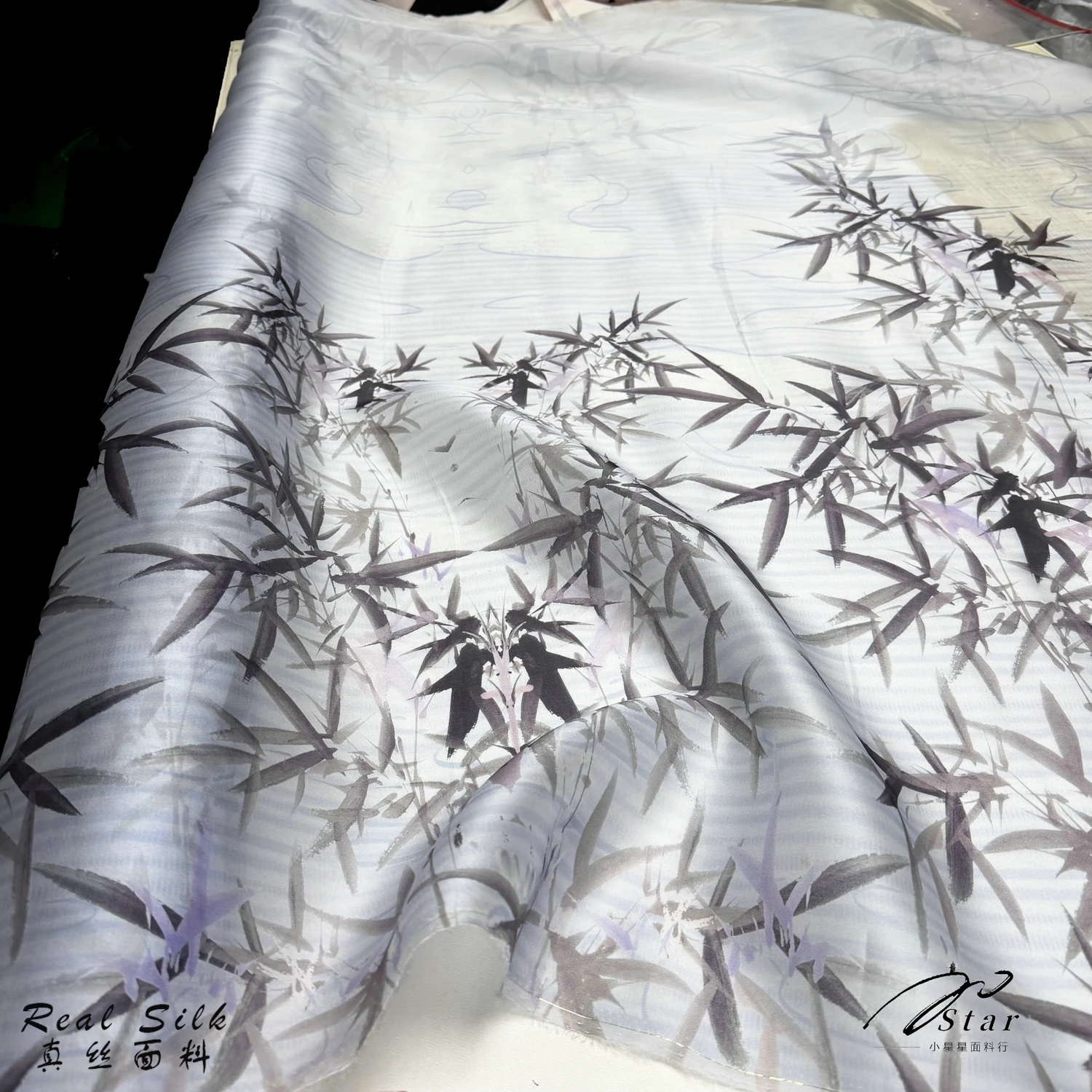 Gray Blue Bamboo Leaf Silk Satin Fabric Satin Fabric Organza Satin Glossy Wedding Dress
Gray Blue Bamboo Leaf Silk Satin Fabric Satin Fabric Organza Satin Glossy Wedding Dress