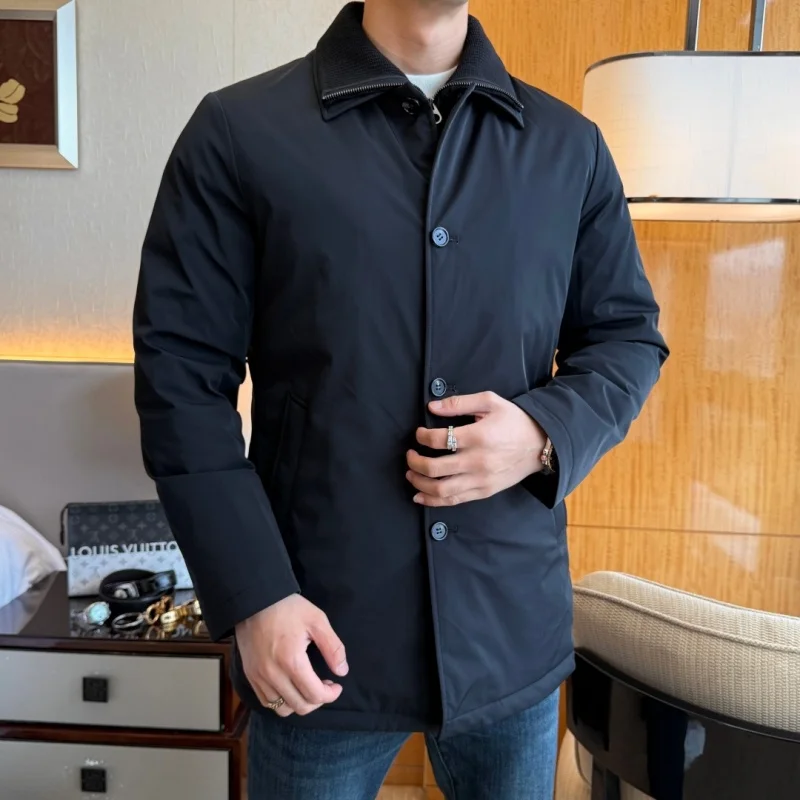 Классический новый зимний мужской пуховик с качественным дизайном 2025 года.
Классический новый зимний мужской пуховик с качественным дизайном 2025 года.