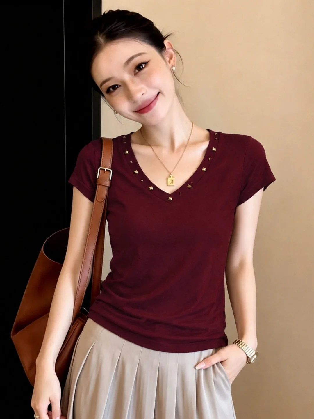 Slim Fit Short Sleeve T-Shirt V-Neck Embellished Design Summer Fashionable Elegant Versatile Women's Casual Top
Slim Fit Short Sleeve T-Shirt V-Neck Embellished Design Summer Fashionable Elegant Versatile Women's Casual Top