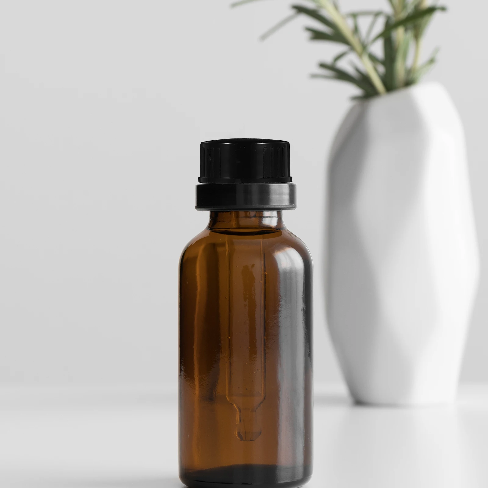 24pcs Plastic Cone Cap for Essential Oils Black Lids Sealing Squeeze Portable Bottle Tops Glass Bottles Caps Replacement
24pcs Plastic Cone Cap for Essential Oils Black Lids Sealing Squeeze Portable Bottle Tops Glass Bottles Caps Replacement