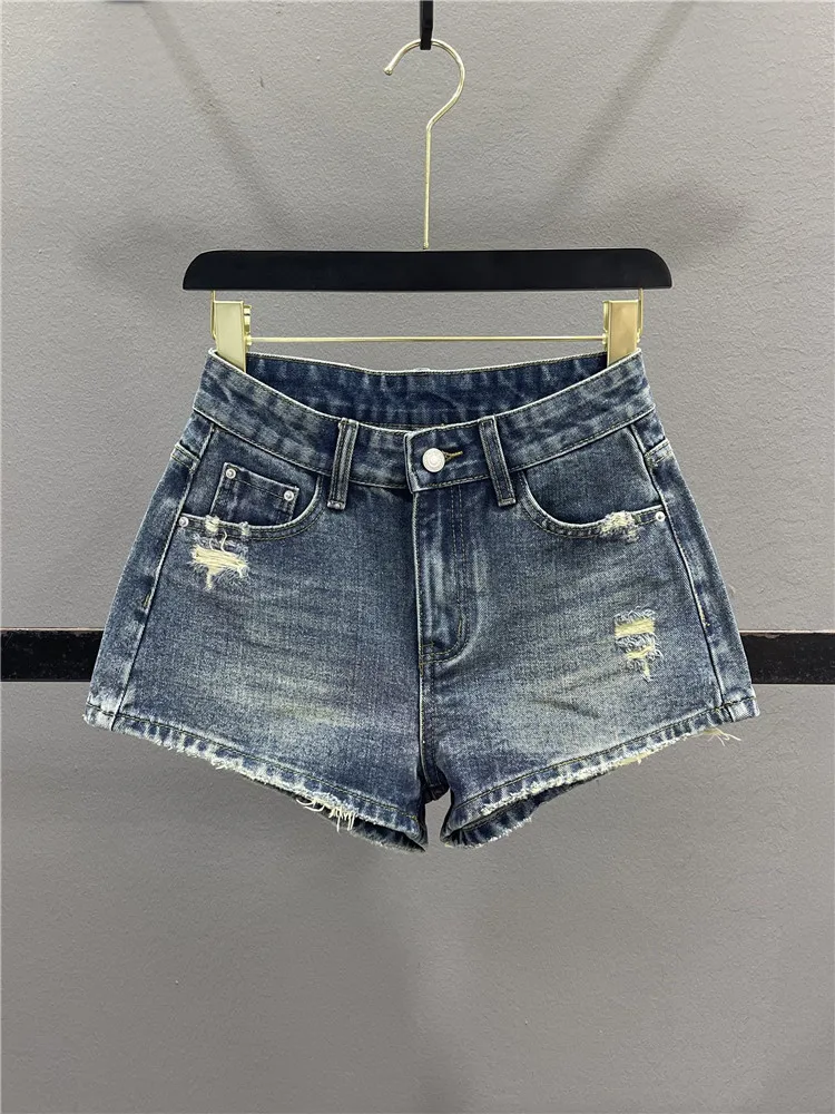 American Retro Hole Denim Shorts Women Summer New Design Slimming Hot Pants A-Line Wide Leg Hot Pants Casual Washed Denim
American Retro Hole Denim Shorts Women Summer New Design Slimming Hot Pants A-Line Wide Leg Hot Pants Casual Washed Denim