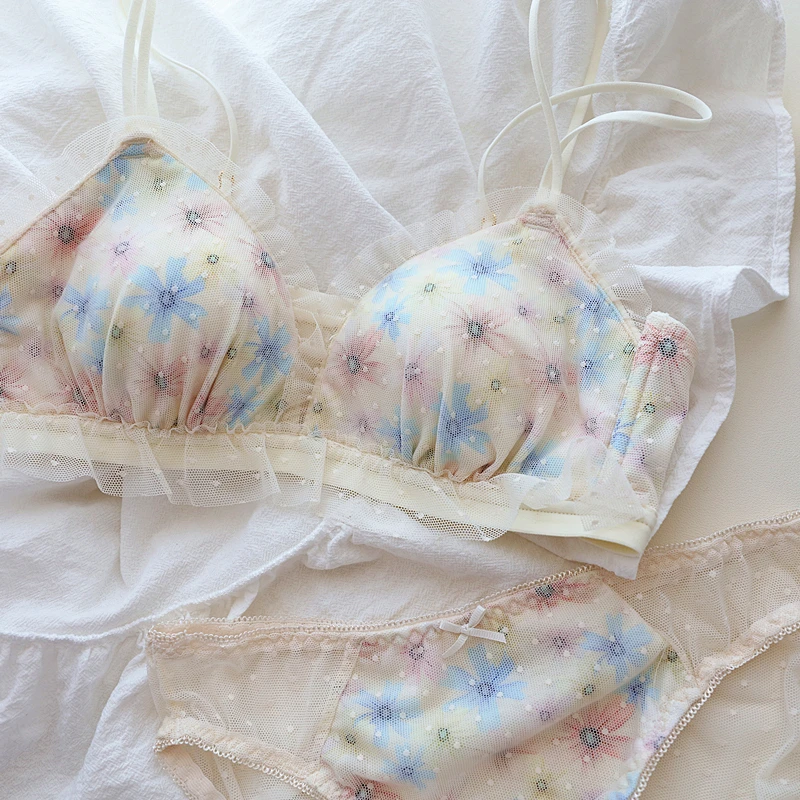 Little cute cartoon printed underwear female no steel ring soft skin-friendly lingerie small chest gather anti-sagging bra set
Little cute cartoon printed underwear female no steel ring soft skin-friendly lingerie small chest gather anti-sagging bra set