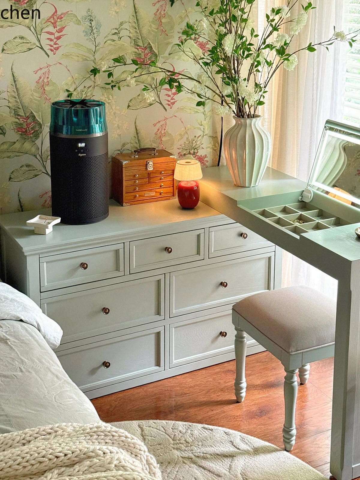 Retro Style Dressing Table Bedroom Modern Simple Solid Wood Makeup Table Bedside Cabinet Flip Mirror Dressing Table Cabinet
Retro Style Dressing Table Bedroom Modern Simple Solid Wood Makeup Table Bedside Cabinet Flip Mirror Dressing Table Cabinet