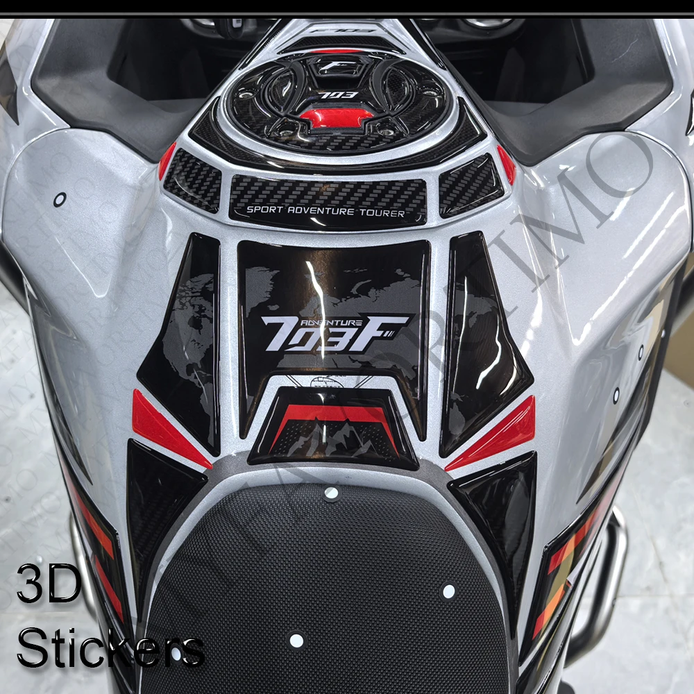 Для мотоцикла Zontes ZT703-F ZT-703F ZT 703F 703 F Adventure: накладка на бак, наклейки-грипсы, защита коленей, передний брызговик, защитные наклейки на крылья
Для мотоцикла Zontes ZT703-F ZT-703F ZT 703F 703 F Adventure: накладка на бак, наклейки-грипсы, защита коленей, передний брызговик, защитные наклейки на крылья