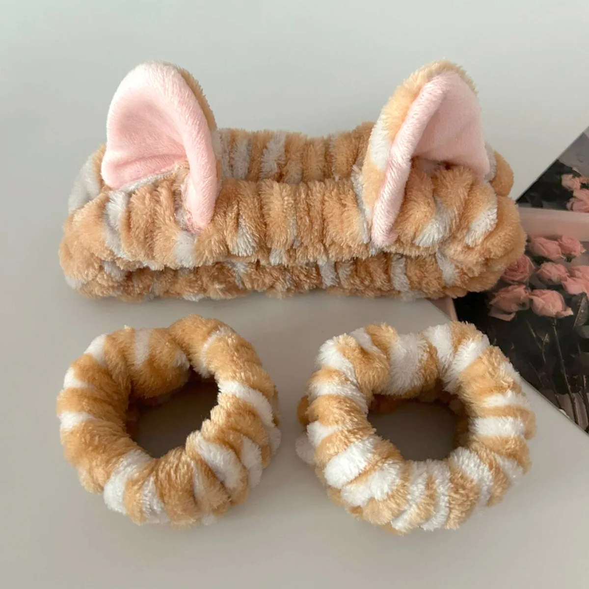 3pcs Cute Cat Ear Leopard Print Plush Headband Wrist Strap Set Women Makeup Headband Elastic Wrist Strap Party Decor Headband 
3pcs Cute Cat Ear Leopard Print Plush Headband Wrist Strap Set Women Makeup Headband Elastic Wrist Strap Party Decor Headband
