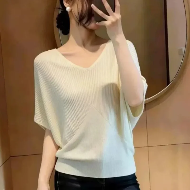 Women V Neck Batwing Sleeve Loose T Shirt Short Sleeve Solid Color Casual Top Summer Lightweight Knit Tee for Office Daily Wear
Women V Neck Batwing Sleeve Loose T Shirt Short Sleeve Solid Color Casual Top Summer Lightweight Knit Tee for Office Daily Wear