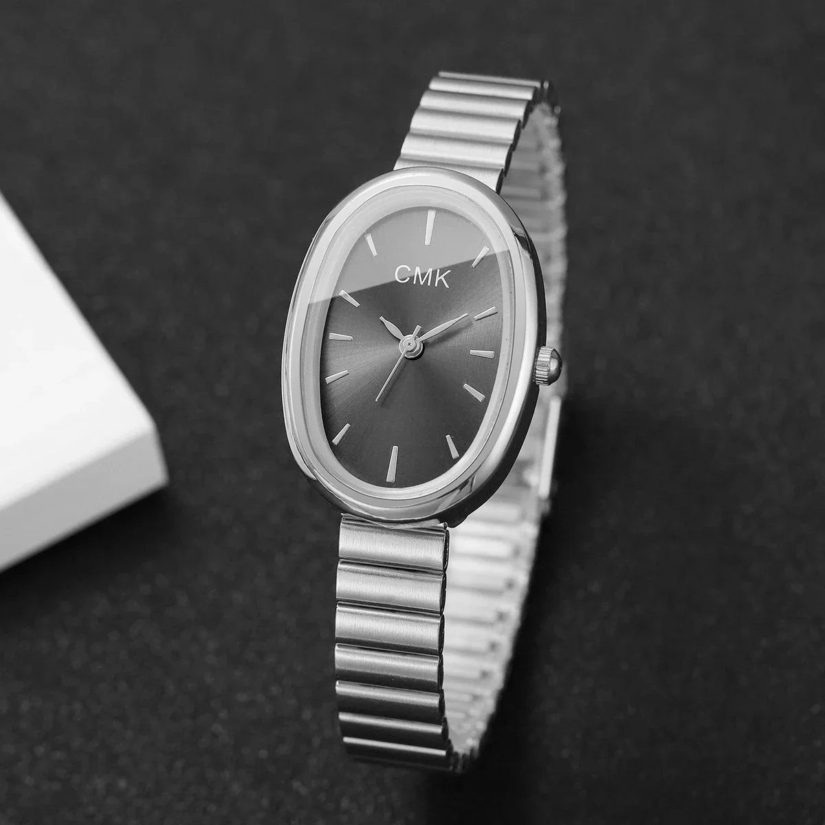 1pcs Elliptical small dial bamboo band women's watch alloy watch Sen series quartz watch small fresh
1pcs Elliptical small dial bamboo band women's watch alloy watch Sen series quartz watch small fresh