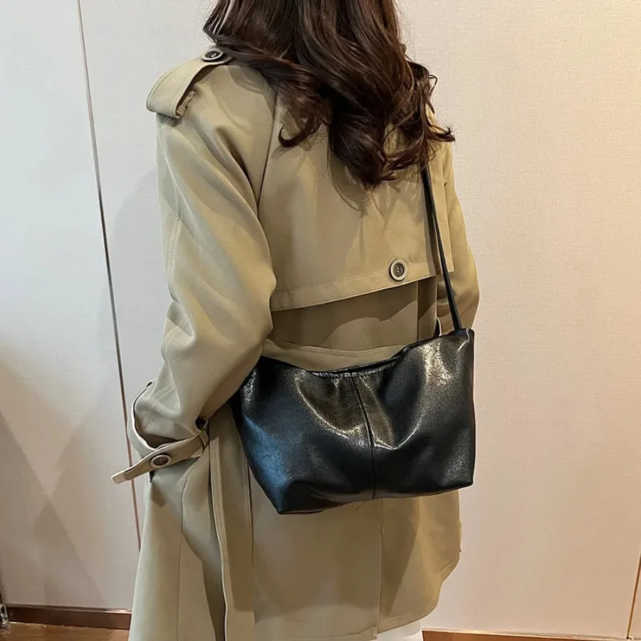 New tide large-capacity retro Korean fashion texture dumpling bag niche simple leisure diagonal cross shoulder women's bags
New tide large-capacity retro Korean fashion texture dumpling bag niche simple leisure diagonal cross shoulder women's bags