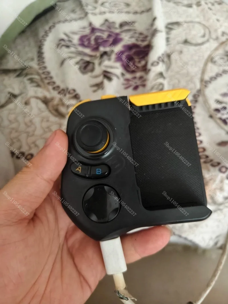 Lightning gamepad 2 mobile phone wireless Bluetooth, auxiliary handle original 2nd generation
Lightning gamepad 2 mobile phone wireless Bluetooth, auxiliary handle original 2nd generation