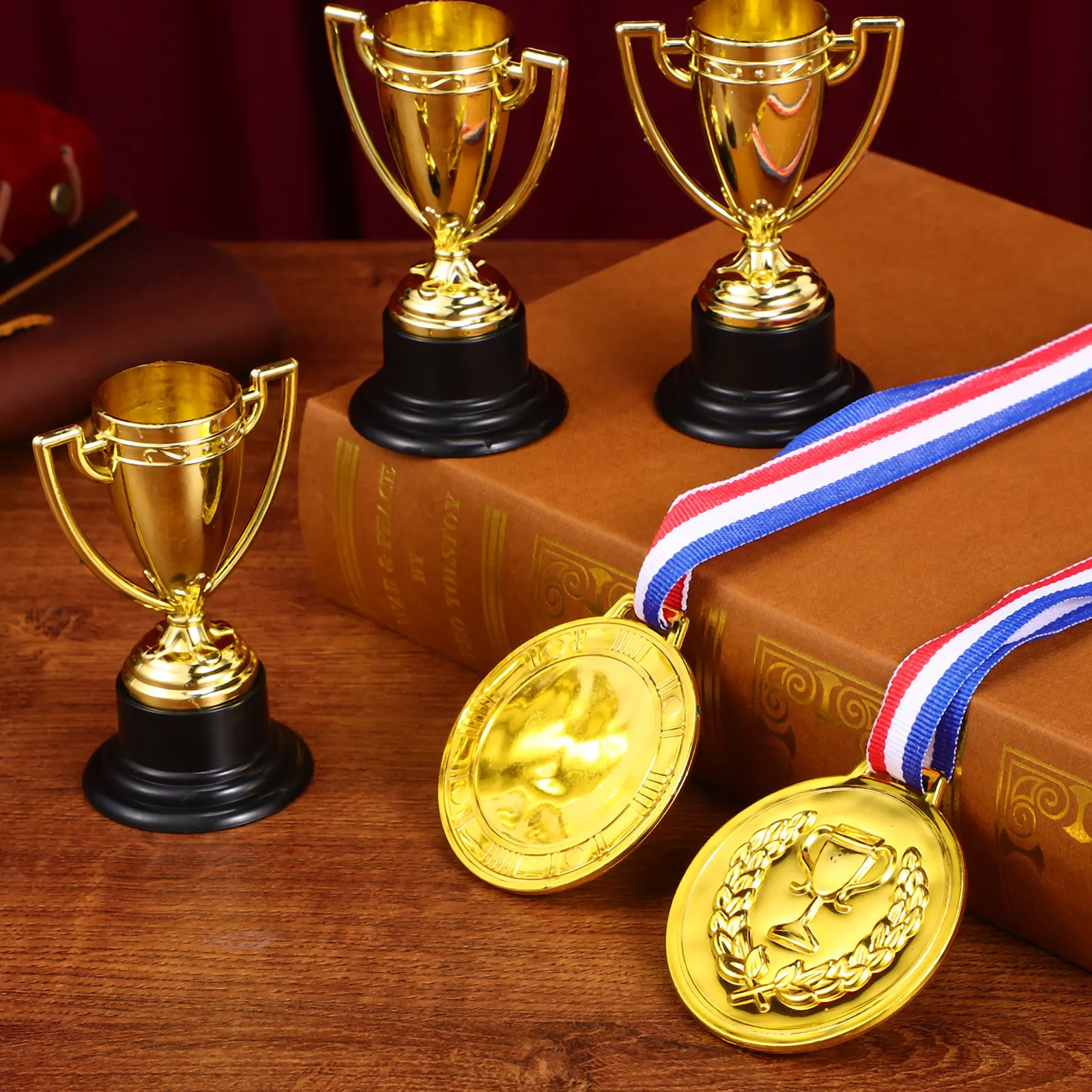 24Sets Mini Trophies and Medals Plastic Cup Award First Place Soccer Football Volleyball Bowling Competition Souvenir Trophy
24Sets Mini Trophies and Medals Plastic Cup Award First Place Soccer Football Volleyball Bowling Competition Souvenir Trophy