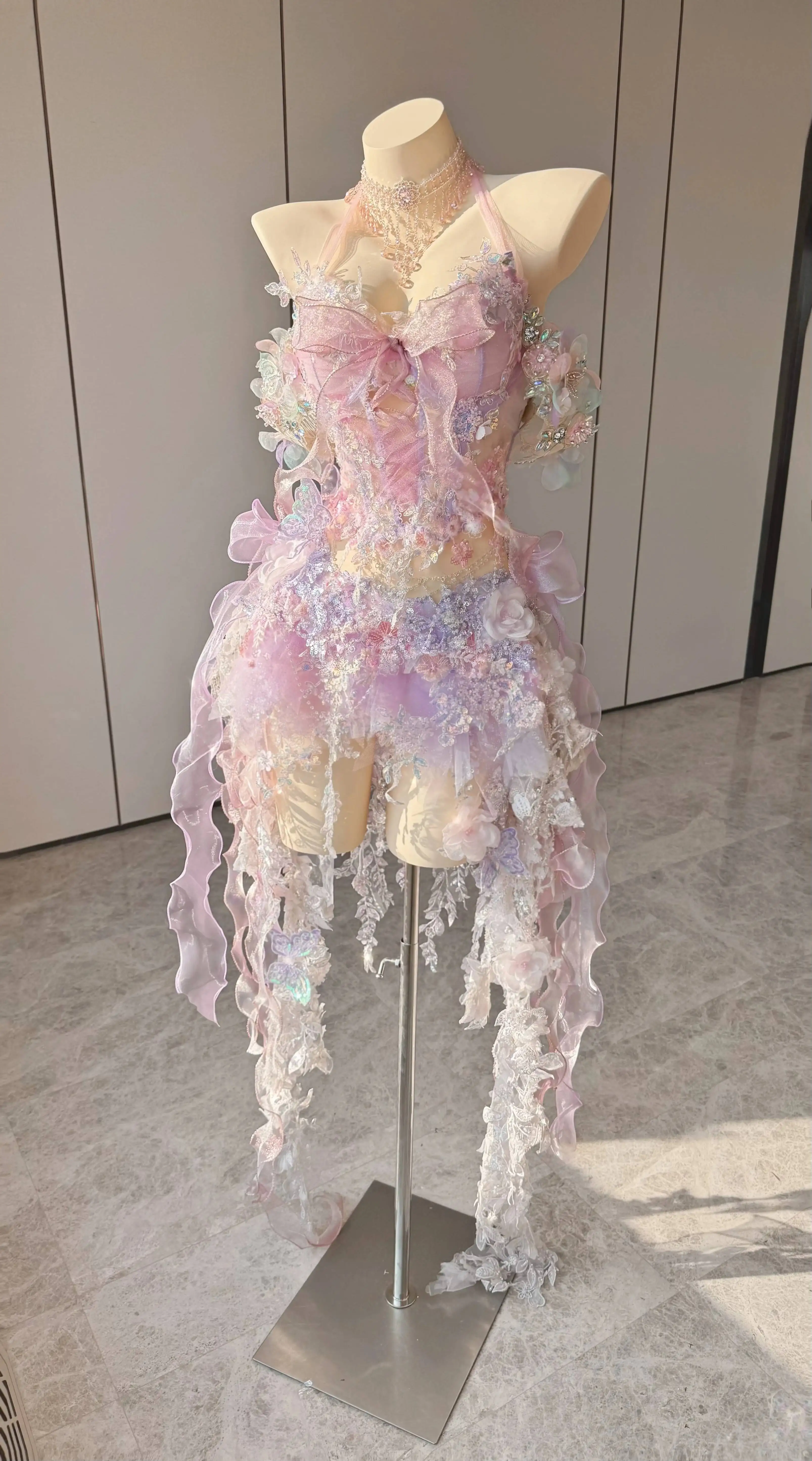ZIWU Design Neon Bubble Mermaid Three-dimensional Flower Fringed Short Dress For Photo Shoot Performance
ZIWU Design Neon Bubble Mermaid Three-dimensional Flower Fringed Short Dress For Photo Shoot Performance