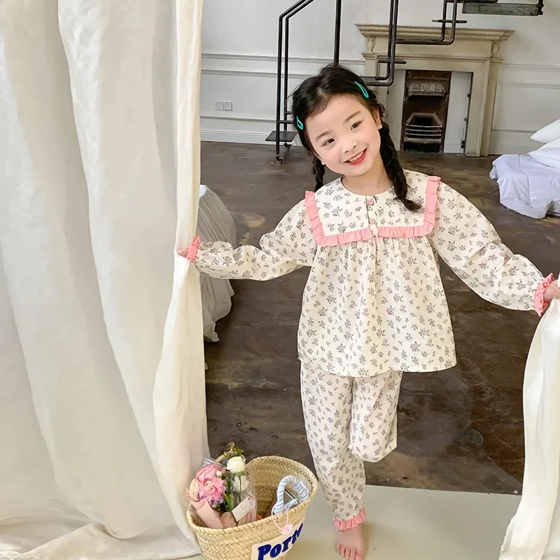 Spring girls cute floral pajamas sets kids fashion big turn-down collar blouses and pants 2pcs sleepwear set
Spring girls cute floral pajamas sets kids fashion big turn-down collar blouses and pants 2pcs sleepwear set