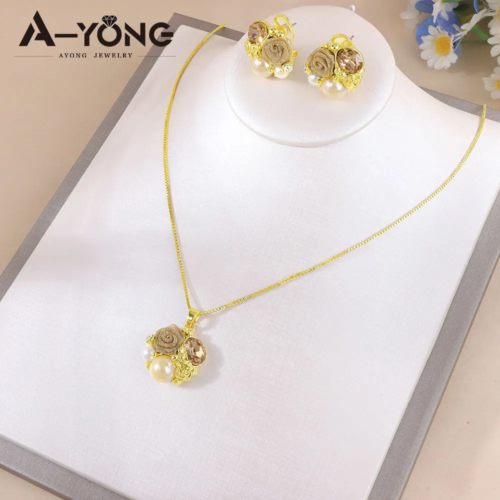 Итальянский модный комплект ювелирных украшений из хрусталя и золота: необычное изысканное колье и серьги в богемном стиле для женщин на день рождения, выпускной или вечеринку
Итальянский модный комплект ювелирных украшений из хрусталя и золота: необычное изысканное колье и серьги в богемном стиле для женщин на день рождения, выпускной или вечеринку