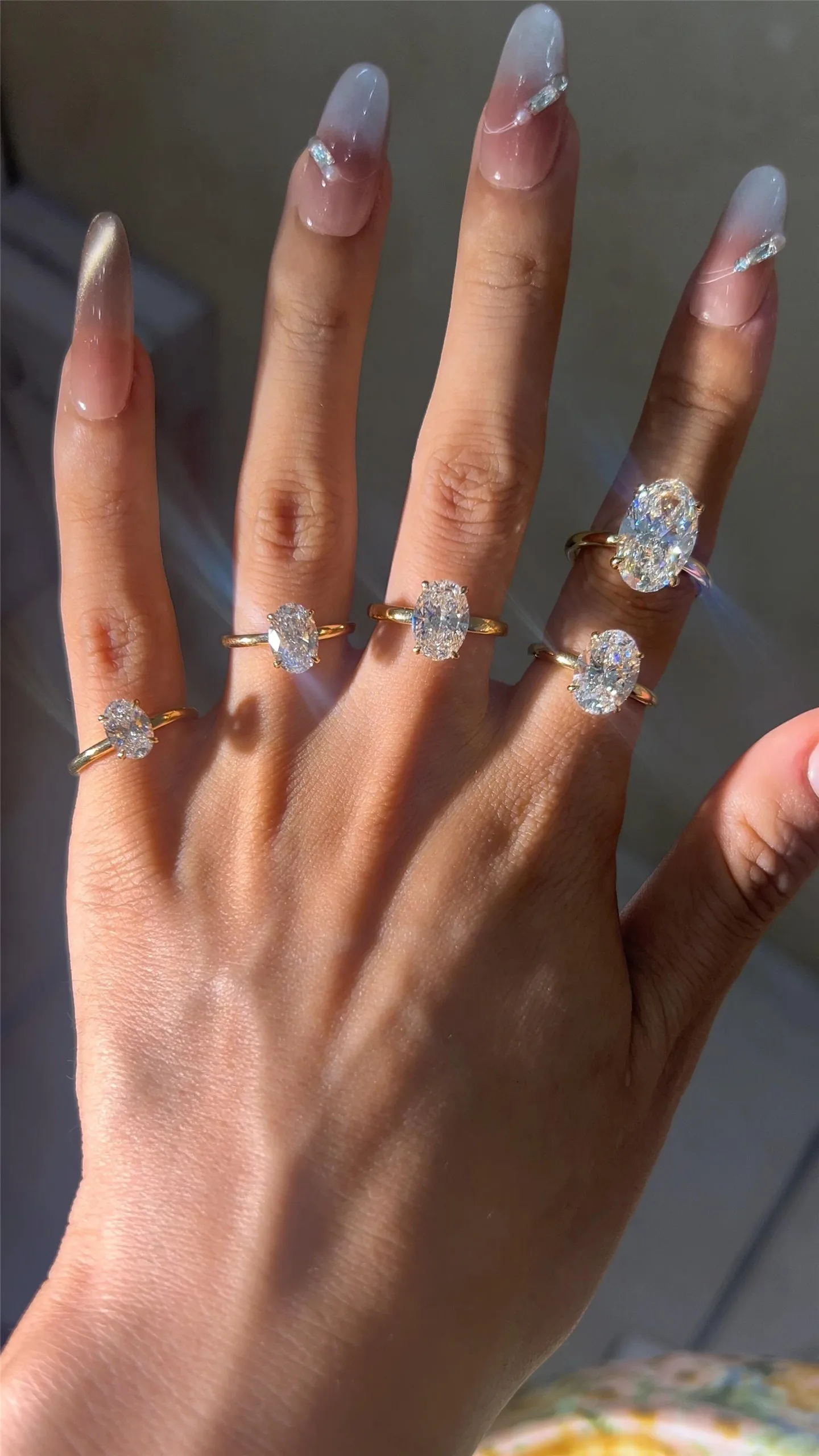 Простое обручальное кольцо с четырьмя зубцами 6CT, эллипс, обручальное кольцо из 14-каратного золота 4CT CVD, ювелирные изделия из платины, изготовление на заказ
Простое обручальное кольцо с четырьмя зубцами 6CT, эллипс, обручальное кольцо из 14-каратного золота 4CT CVD, ювелирные изделия из платины, изготовление на заказ