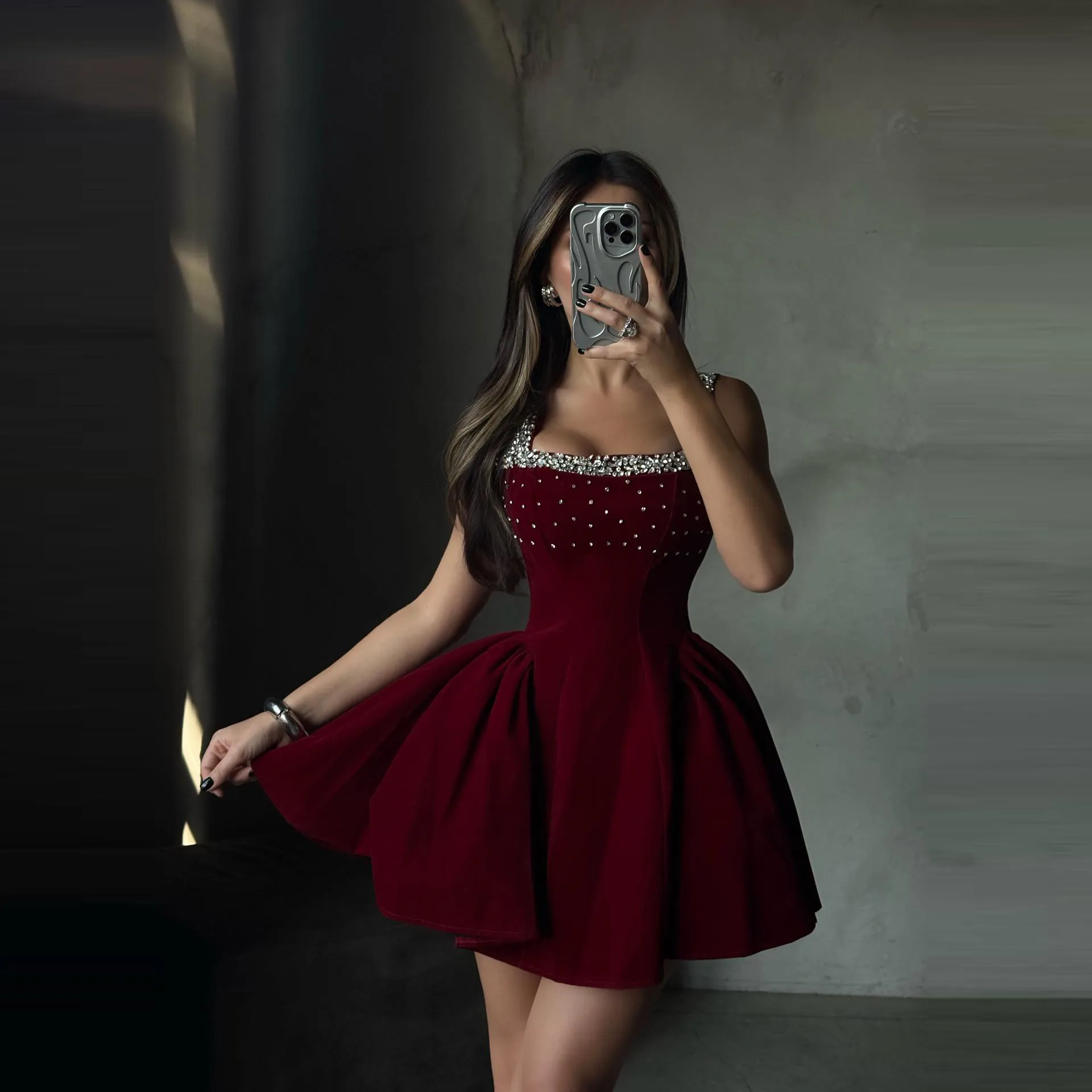 2025 Trending Red Velvet Party Dress Sleeveless Mini Dress Sequin Crystal Embellishments Cocktail Dress Wedding Guest Outfit
2025 Trending Red Velvet Party Dress Sleeveless Mini Dress Sequin Crystal Embellishments Cocktail Dress Wedding Guest Outfit