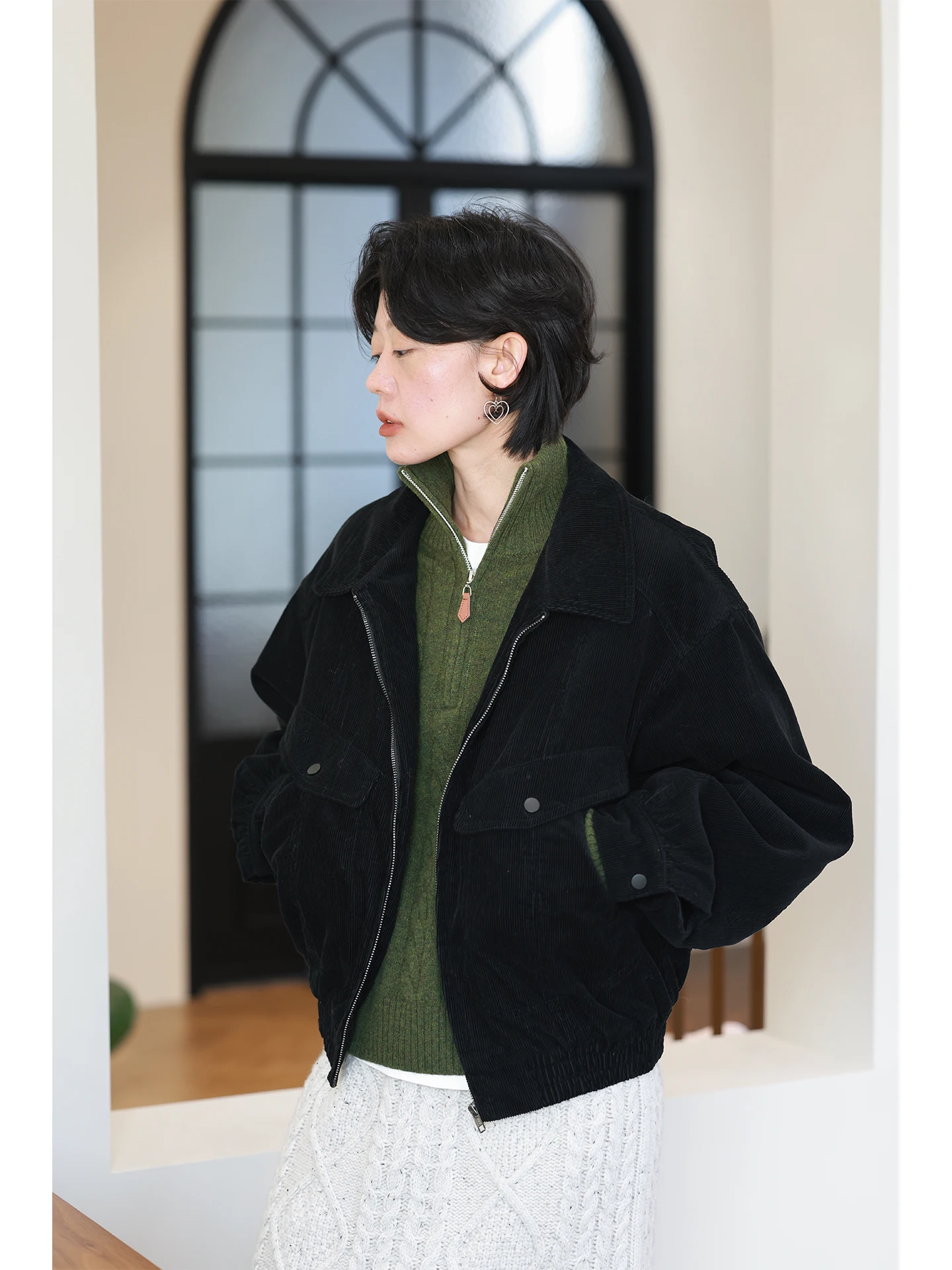 Теплая хлопковая рабочая куртка для женщин: свободное повседневное ретро-пальто из чистого хлопка с длинными рукавами, на молнии, с воротником, зимнее пальто
Теплая хлопковая рабочая куртка для женщин: свободное повседневное ретро-пальто из чистого хлопка с длинными рукавами, на молнии, с воротником, зимнее пальто