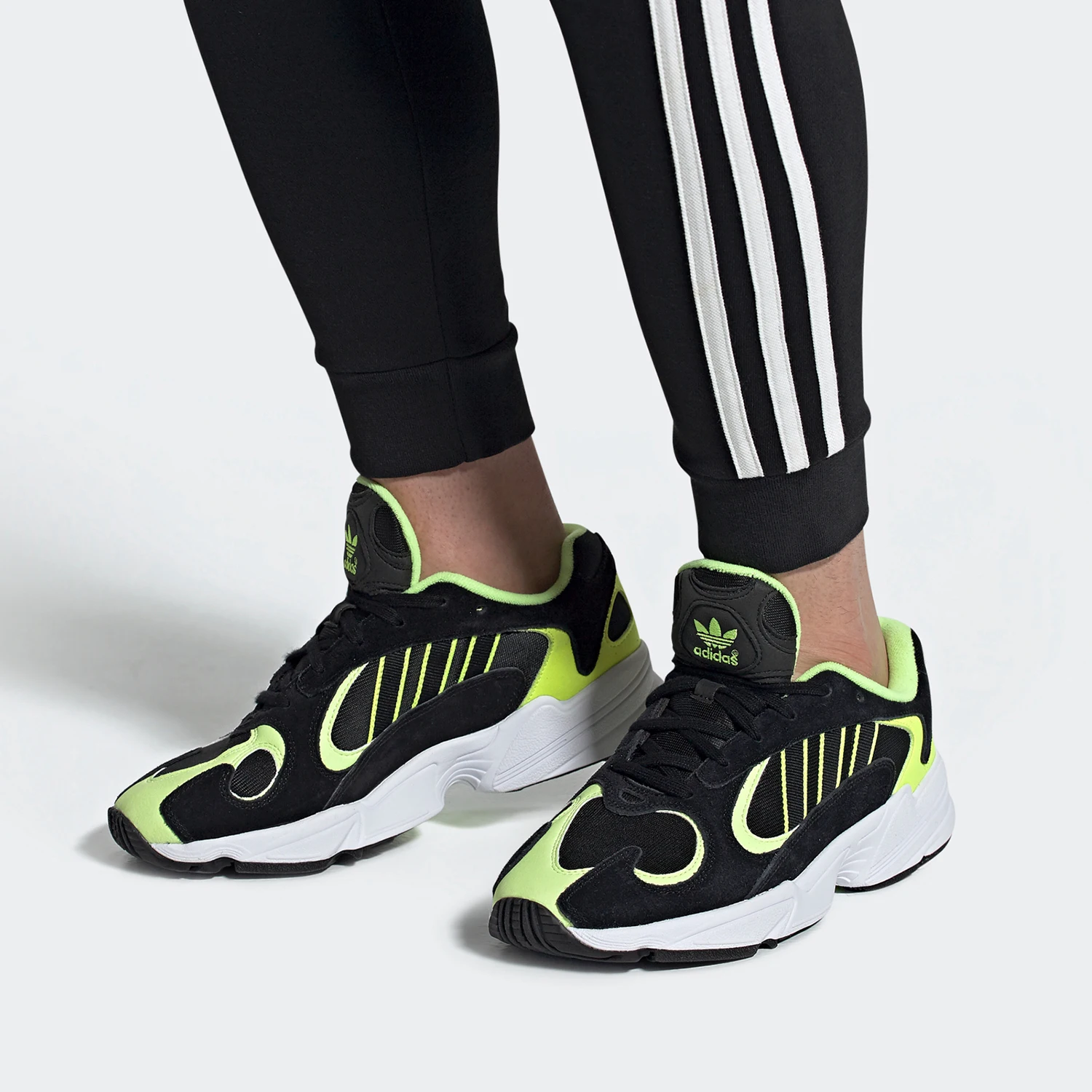 Adidas Genuine Latest Season's Originals YUNG-1 Мужская повседневная обувь EE5317
Adidas Genuine Latest Season's Originals YUNG-1 Мужская повседневная обувь EE5317