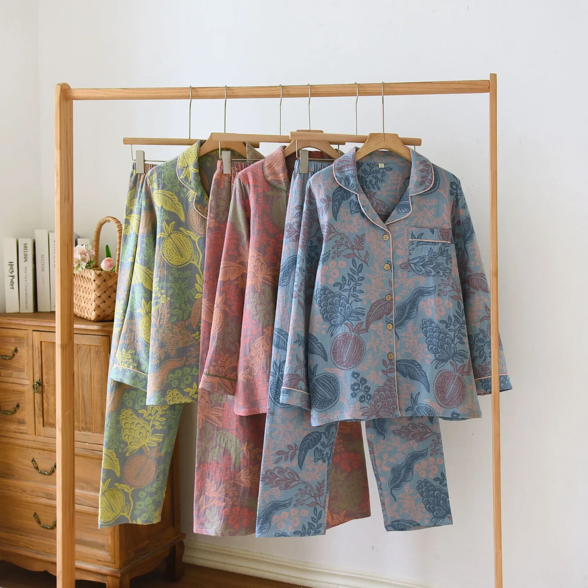 100% Cotton Winter Women Pajamas Long Sleeved Pants Women's Pajamas Suit Two piece Set Home Clothes Flower Jacquard Sleepwear 
100% Cotton Winter Women Pajamas Long Sleeved Pants Women's Pajamas Suit Two piece Set Home Clothes Flower Jacquard Sleepwear
