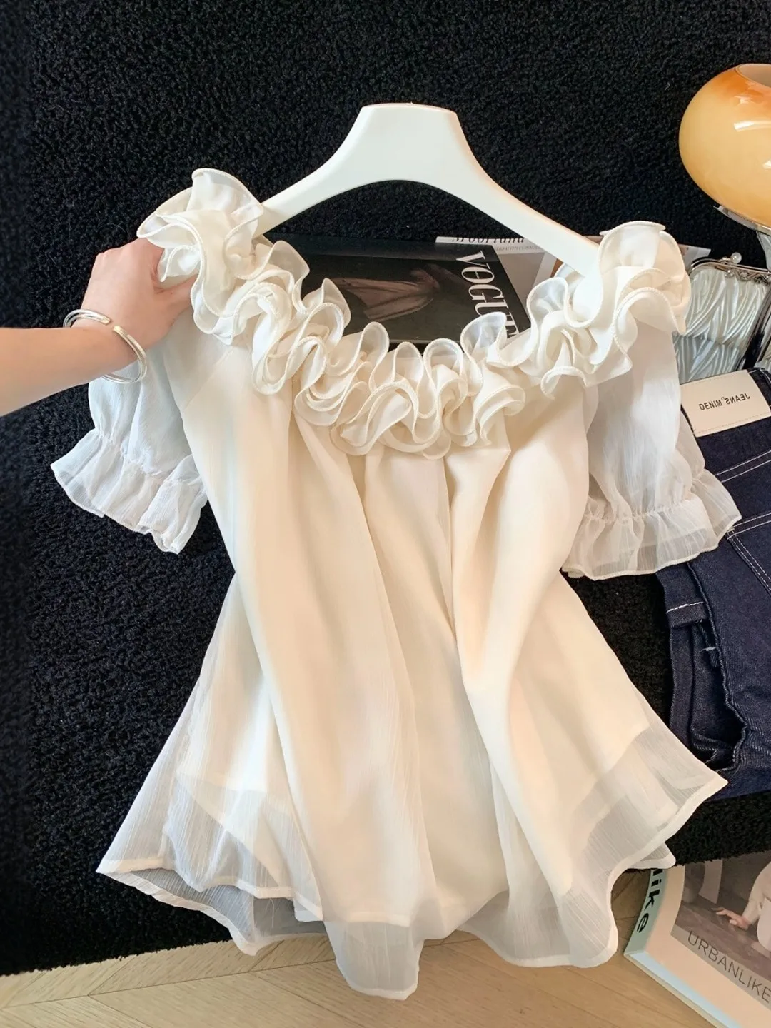 Korean Style Sweet 3D Flower One Shoulder Short Sleeve Shirt Women Summer Loose Slimming Doll Design Top Commute Fashion
Korean Style Sweet 3D Flower One Shoulder Short Sleeve Shirt Women Summer Loose Slimming Doll Design Top Commute Fashion