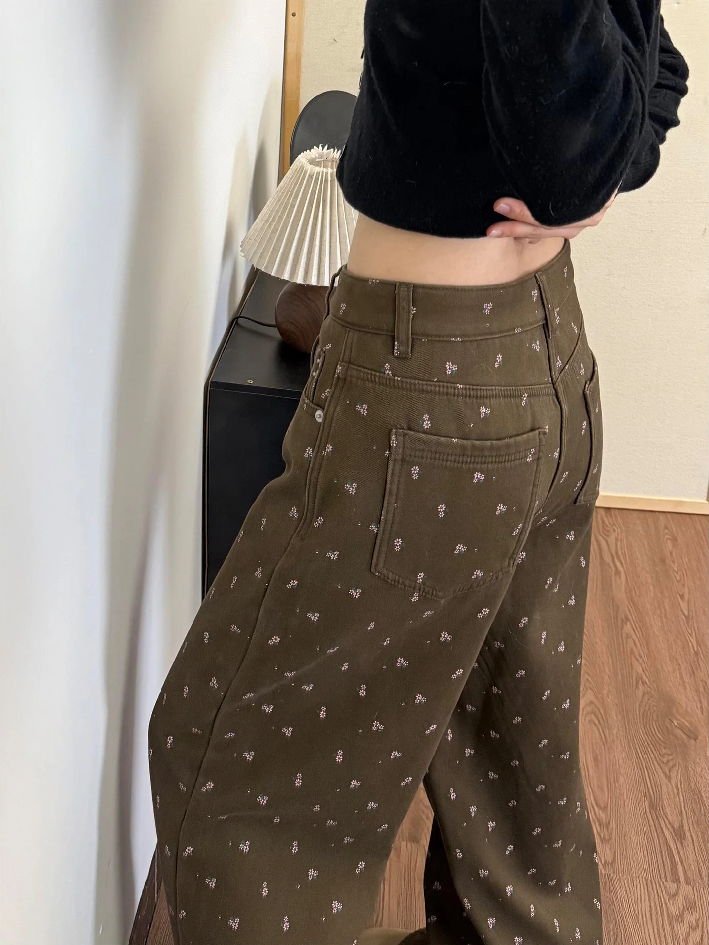 Retro Floral Wide Leg Denim Jeans Women's Summer New Style Slim High Waist Long Pants Cocoa Brown Fashionable Wear Resistant
Retro Floral Wide Leg Denim Jeans Women's Summer New Style Slim High Waist Long Pants Cocoa Brown Fashionable Wear Resistant