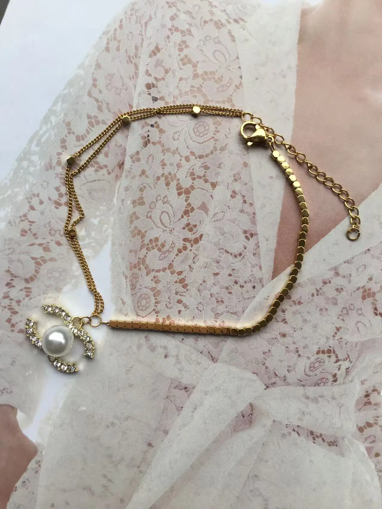 Luxury design-inspired ankle bracelets for women 2025 new lightweight, sophisticated, high-class versatile ankle pieces
Luxury design-inspired ankle bracelets for women 2025 new lightweight, sophisticated, high-class versatile ankle pieces