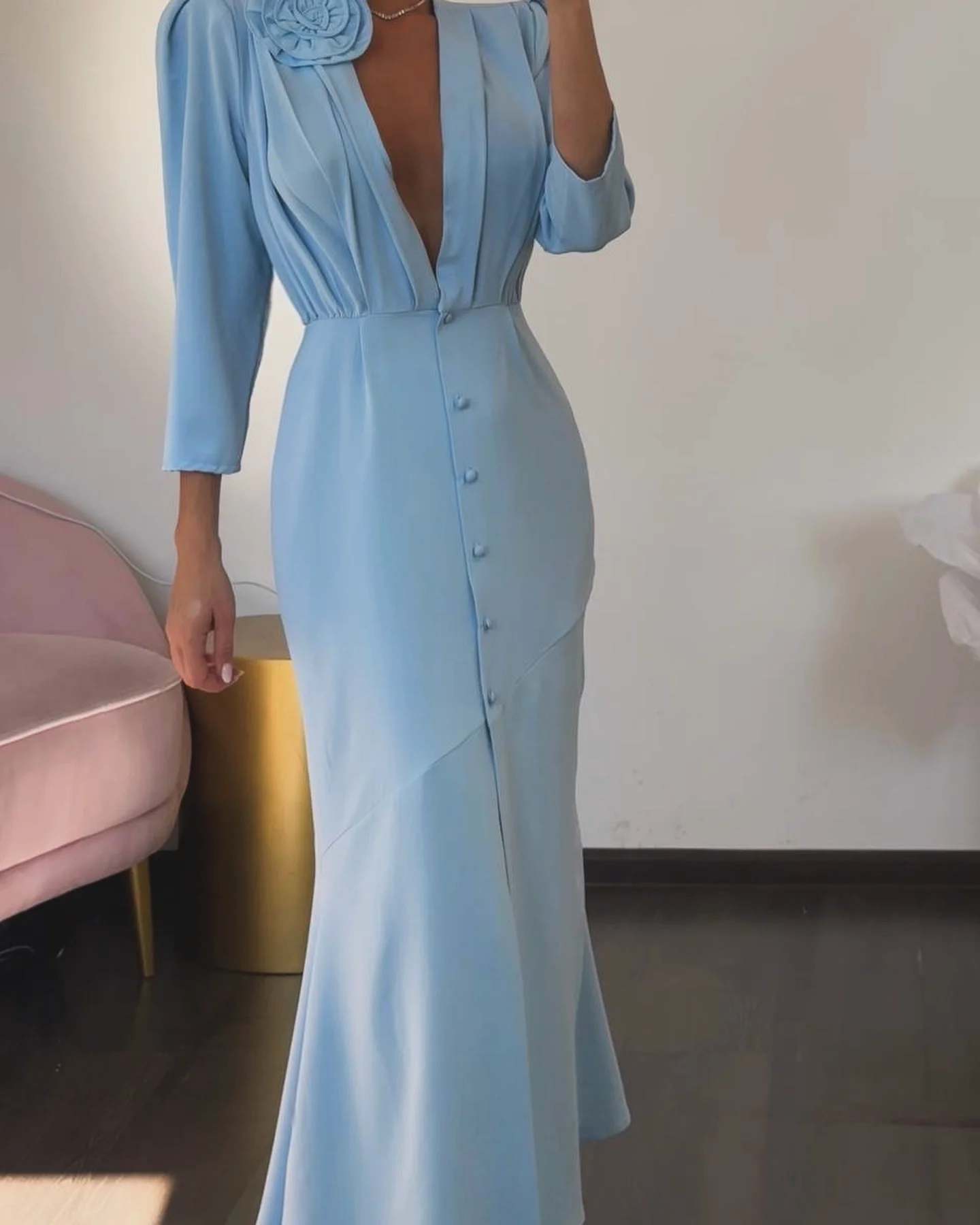 Customized Sexy Jersey Buttons 3D Flowers Evening Dresses Temperament Long Sleeves V-Neck Celebrity Gowns Custom Size
Customized Sexy Jersey Buttons 3D Flowers Evening Dresses Temperament Long Sleeves V-Neck Celebrity Gowns Custom Size