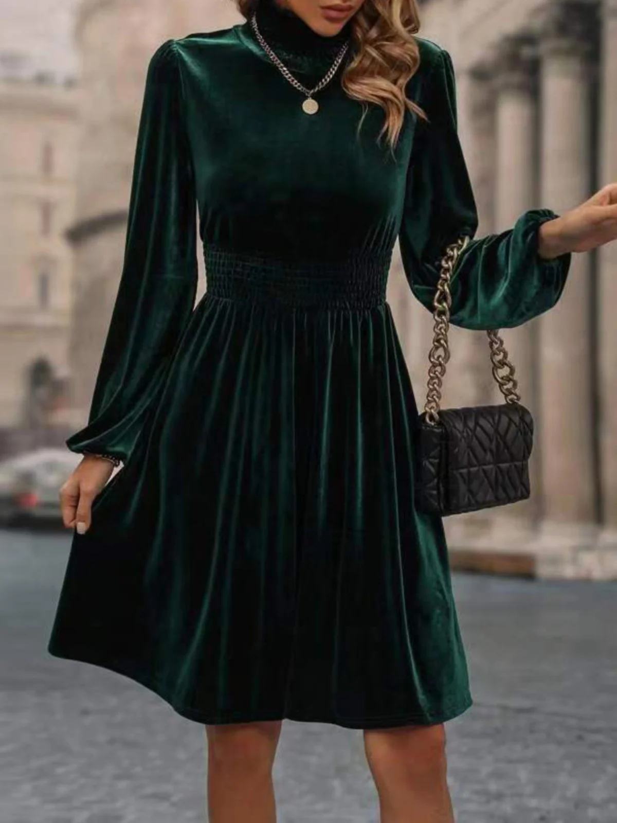 Autumn Winter Women's Retro Black Swan High Collar Slimming Long Sleeve Dress Gold Velvet A-Line Skirt Street Style Spring 2024
Autumn Winter Women's Retro Black Swan High Collar Slimming Long Sleeve Dress Gold Velvet A-Line Skirt Street Style Spring 2024