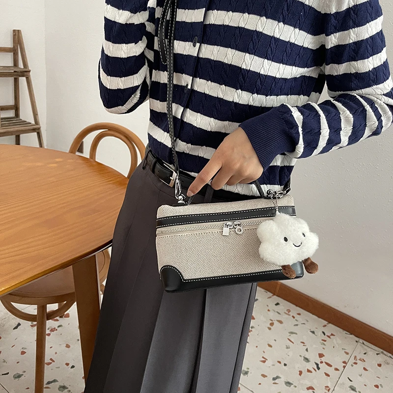 Женская элитная модная элегантная кожаная сумка на плечо, роскошная сумка-тоут, стильная сумка через плечо, повседневный вид
Женская элитная модная элегантная кожаная сумка на плечо, роскошная сумка-тоут, стильная сумка через плечо, повседневный вид