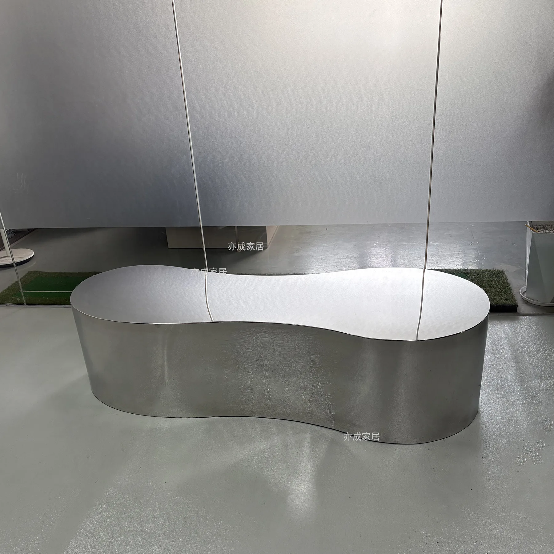 LTT stainless steel mirror color light luxury living room tea table irregular minimalist creative special-shaped coffee table
LTT stainless steel mirror color light luxury living room tea table irregular minimalist creative special-shaped coffee table