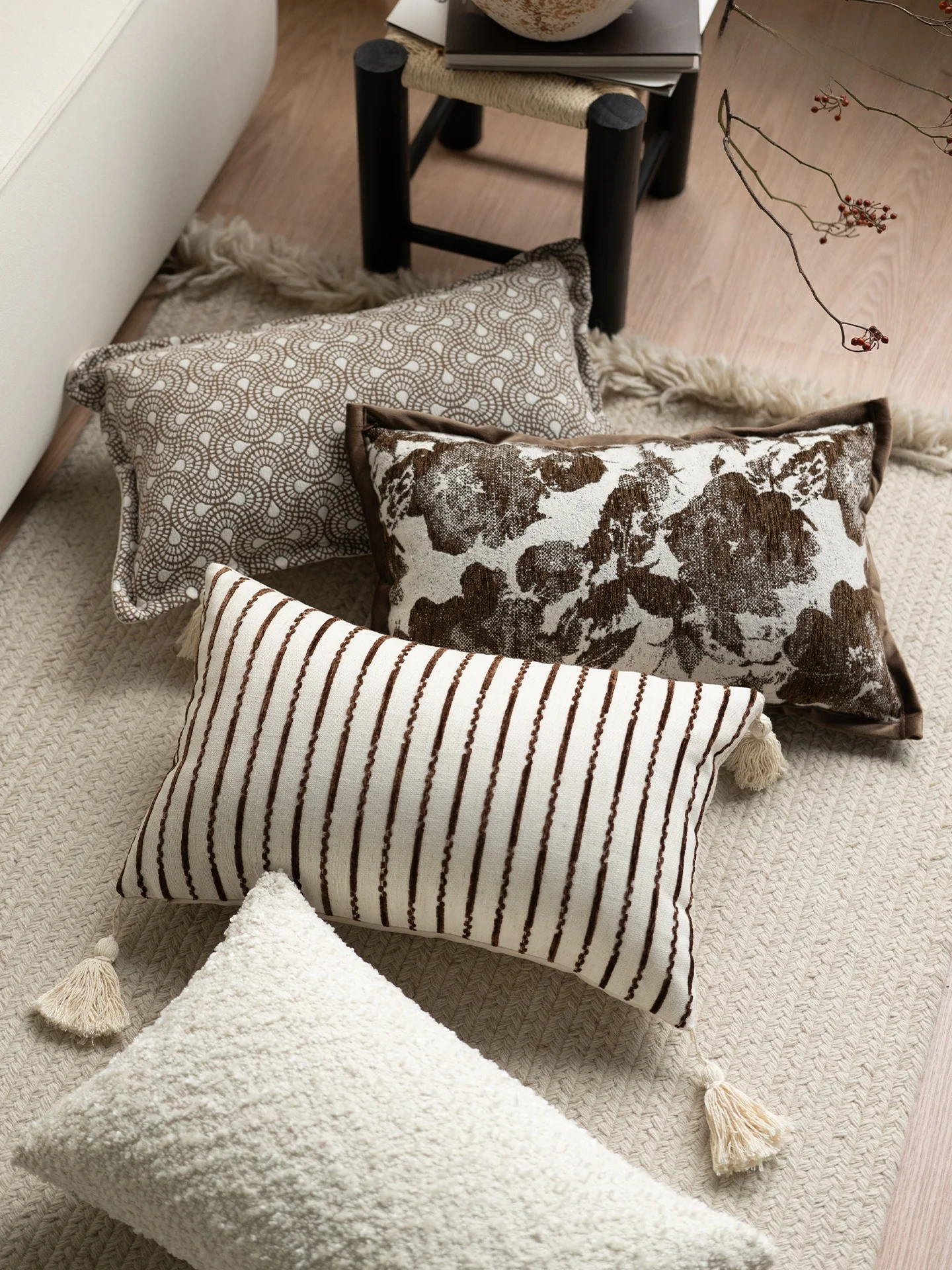 Vintage Style Sofa Pillows Italian Living Room Decorative Cushions Sample Room High-End Home Decor Square Shape PP Cotton Fil...
Vintage Style Sofa Pillows Italian Living Room Decorative Cushions Sample Room High-End Home Decor Square Shape PP Cotton Fil...