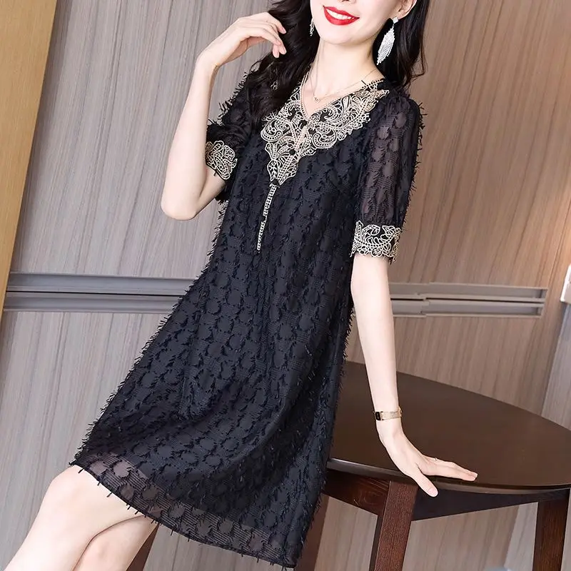 Elegant Women's Short Sleeve V Neck Lace Embroidered A Line Mini Dress With Delicate Trim And Flowing Silhouette For Summer
Elegant Women's Short Sleeve V Neck Lace Embroidered A Line Mini Dress With Delicate Trim And Flowing Silhouette For Summer