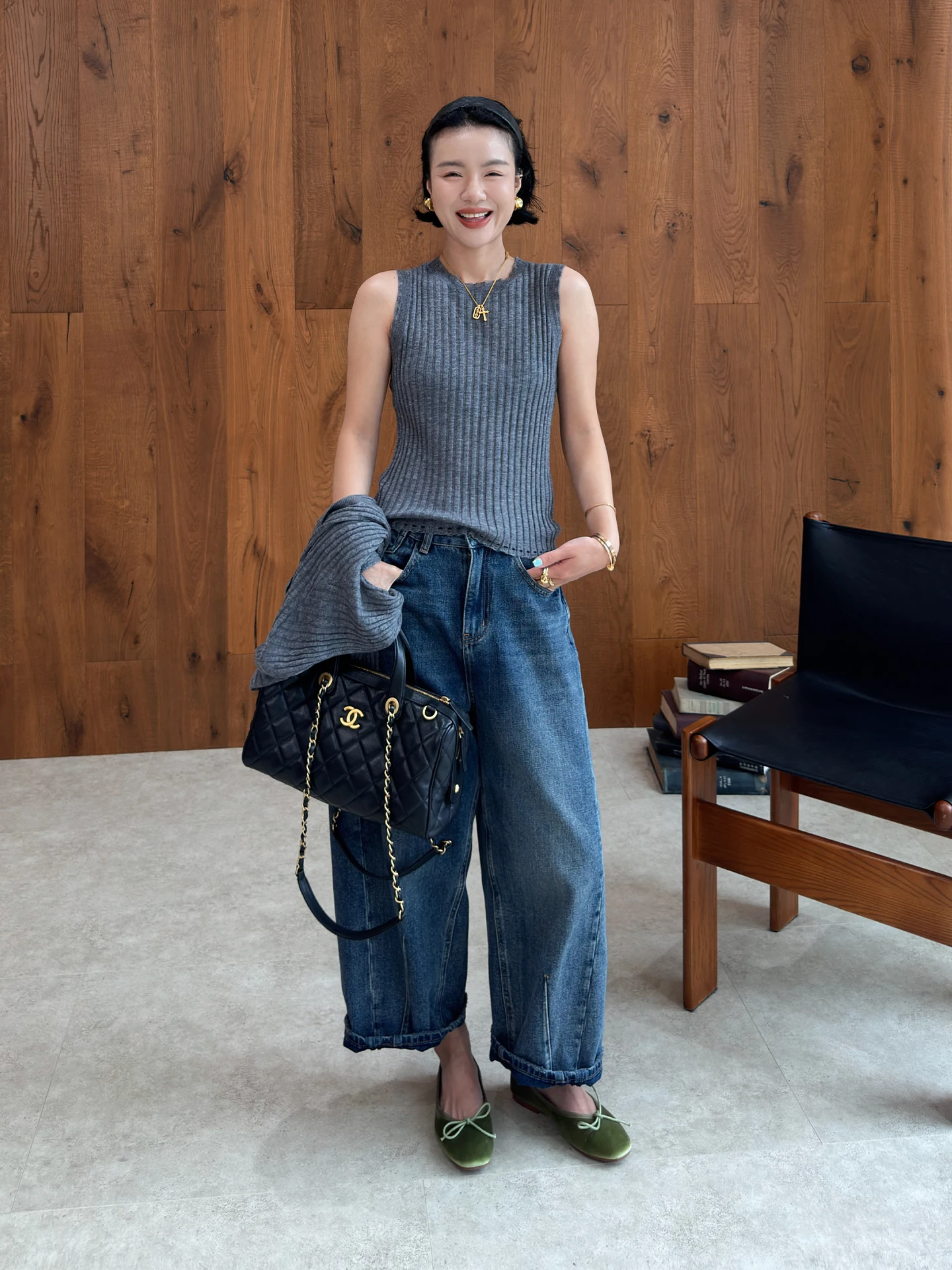 Slimming Knitted Wool Blend Vest Women's Sleeveless Top Straight Cut Outerwear Casual Summer Fashion Korean Style
Slimming Knitted Wool Blend Vest Women's Sleeveless Top Straight Cut Outerwear Casual Summer Fashion Korean Style