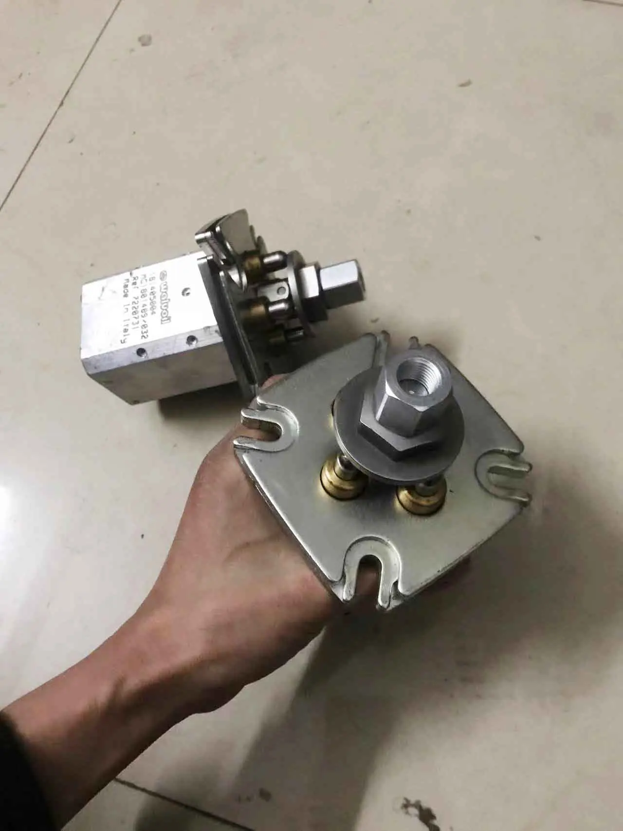 Suitable for Excavators 17 20 27 35 50 55 Joystick Handle, Joystick Handle Assembly
Suitable for Excavators 17 20 27 35 50 55 Joystick Handle, Joystick Handle Assembly