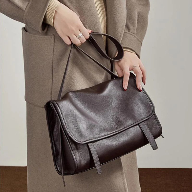 Women's Luxury Shoulder Bag Vintage Genuine Leather Handbag Flap Crossbody Bag Solid Color Simple Large Capacity Briefcase
Women's Luxury Shoulder Bag Vintage Genuine Leather Handbag Flap Crossbody Bag Solid Color Simple Large Capacity Briefcase