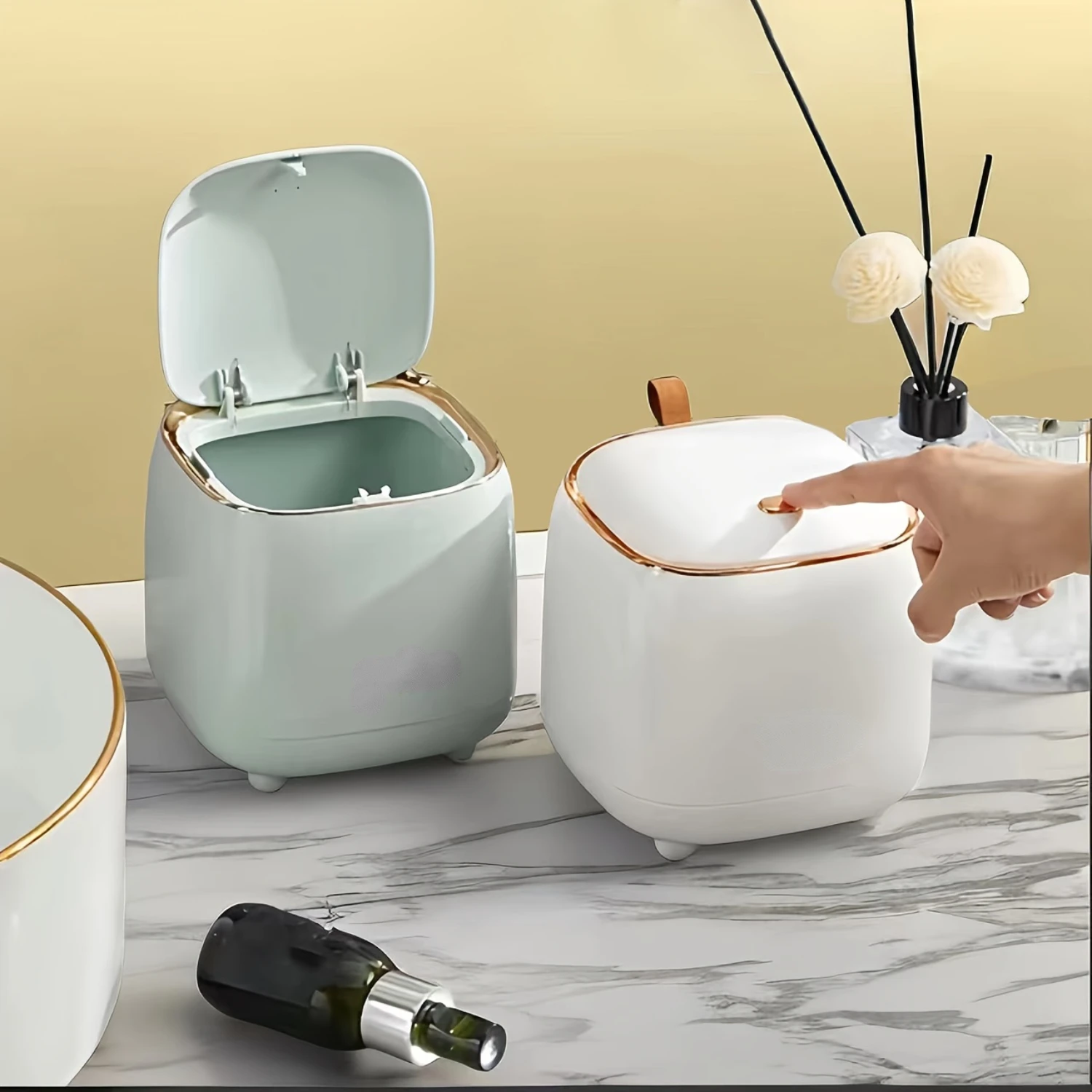 1pc Desktop Trash Can With Cover, ABS Household Box, Creative Bathroom Press Switch Trash Bin With Garbage Bags, Office Deskto
1pc Desktop Trash Can With Cover, ABS Household Box, Creative Bathroom Press Switch Trash Bin With Garbage Bags, Office Deskto