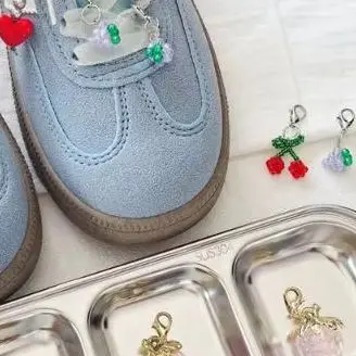 1/2 шт., красная любовь, серебряный жемчужный бант, подвеска для обуви с клубничной пряжкой, декор для обуви, вишневая виноградная бусина, шнурки, аксессуар для кроссовок
1/2 шт., красная любовь, серебряный жемчужный бант, подвеска для обуви с клубничной пряжкой, декор для обуви, вишневая виноградная бусина, шнурки, аксессуар для кроссовок