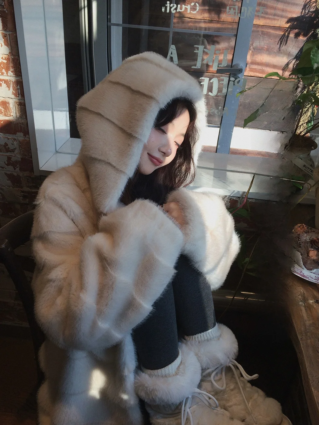 Женское теплое пальто Ibell Zhang с капюшоном, длинными рукавами, на молнии, с цветочным узором и вырезами, из искусственного меха, двухцветное, модное
Женское теплое пальто Ibell Zhang с капюшоном, длинными рукавами, на молнии, с цветочным узором и вырезами, из искусственного меха, двухцветное, модное