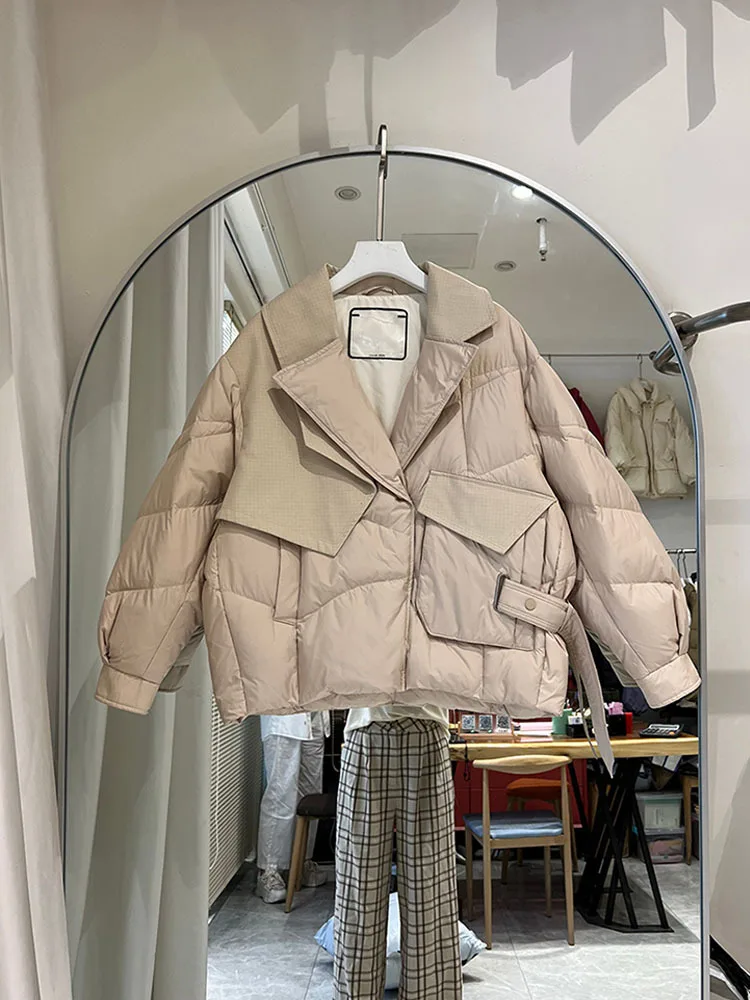 2023 Winter 90% White Duck Down Coat Women Short Puffer Jacket Light Warm Parkas Female Casual Hooded Loose Outwear
2023 Winter 90% White Duck Down Coat Women Short Puffer Jacket Light Warm Parkas Female Casual Hooded Loose Outwear