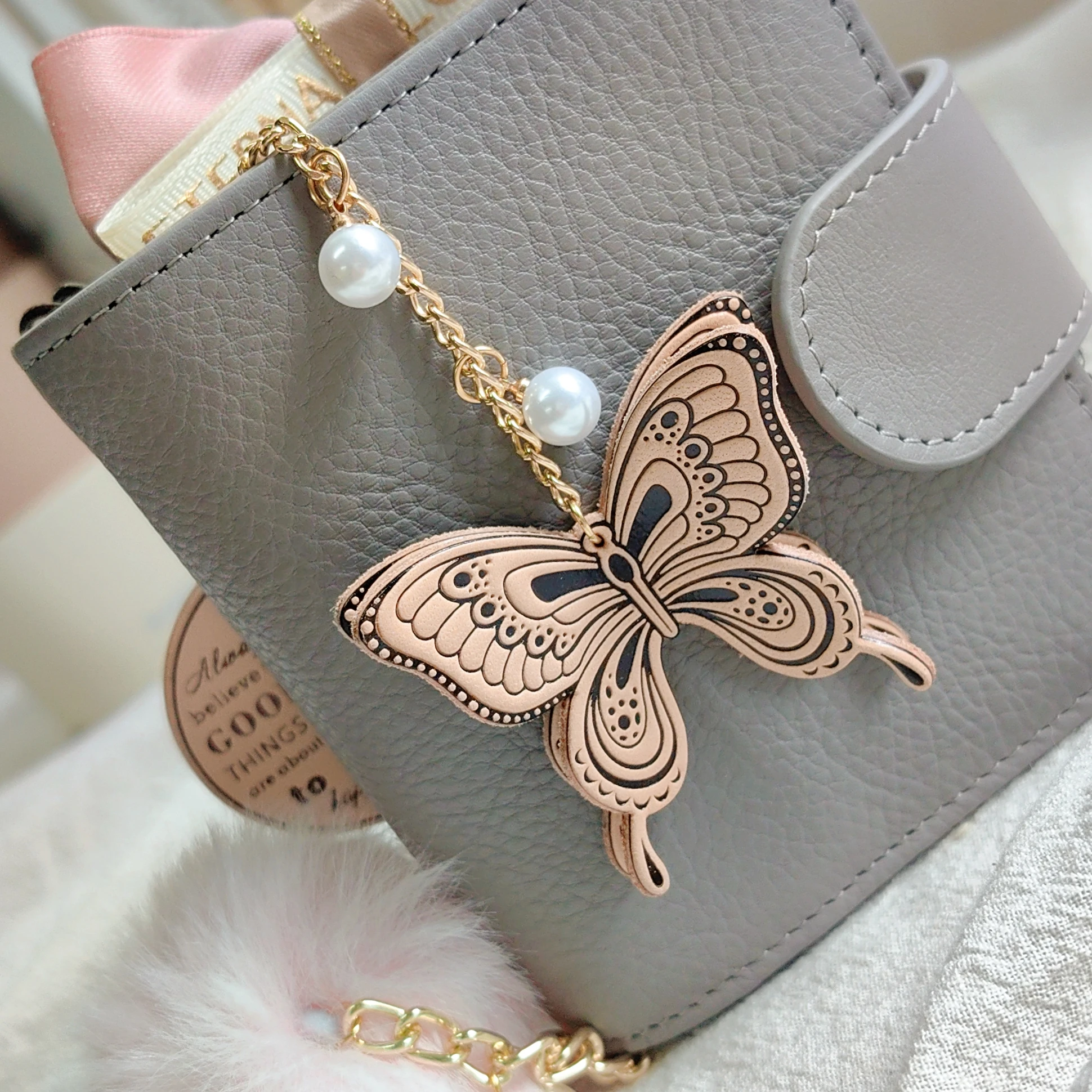 Creative 3D Butterfly Style Genuine Leather Pendant for Journal Notebook Organizer Decoration Cute Planner Accessories
Creative 3D Butterfly Style Genuine Leather Pendant for Journal Notebook Organizer Decoration Cute Planner Accessories
