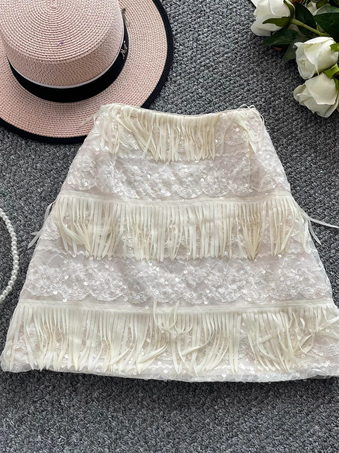 Heavy Embellished Lace Trim Half Skirt for Women Summer High Waist A-Line Short Skirt Sequin Party Skirt Elegant Design
Heavy Embellished Lace Trim Half Skirt for Women Summer High Waist A-Line Short Skirt Sequin Party Skirt Elegant Design