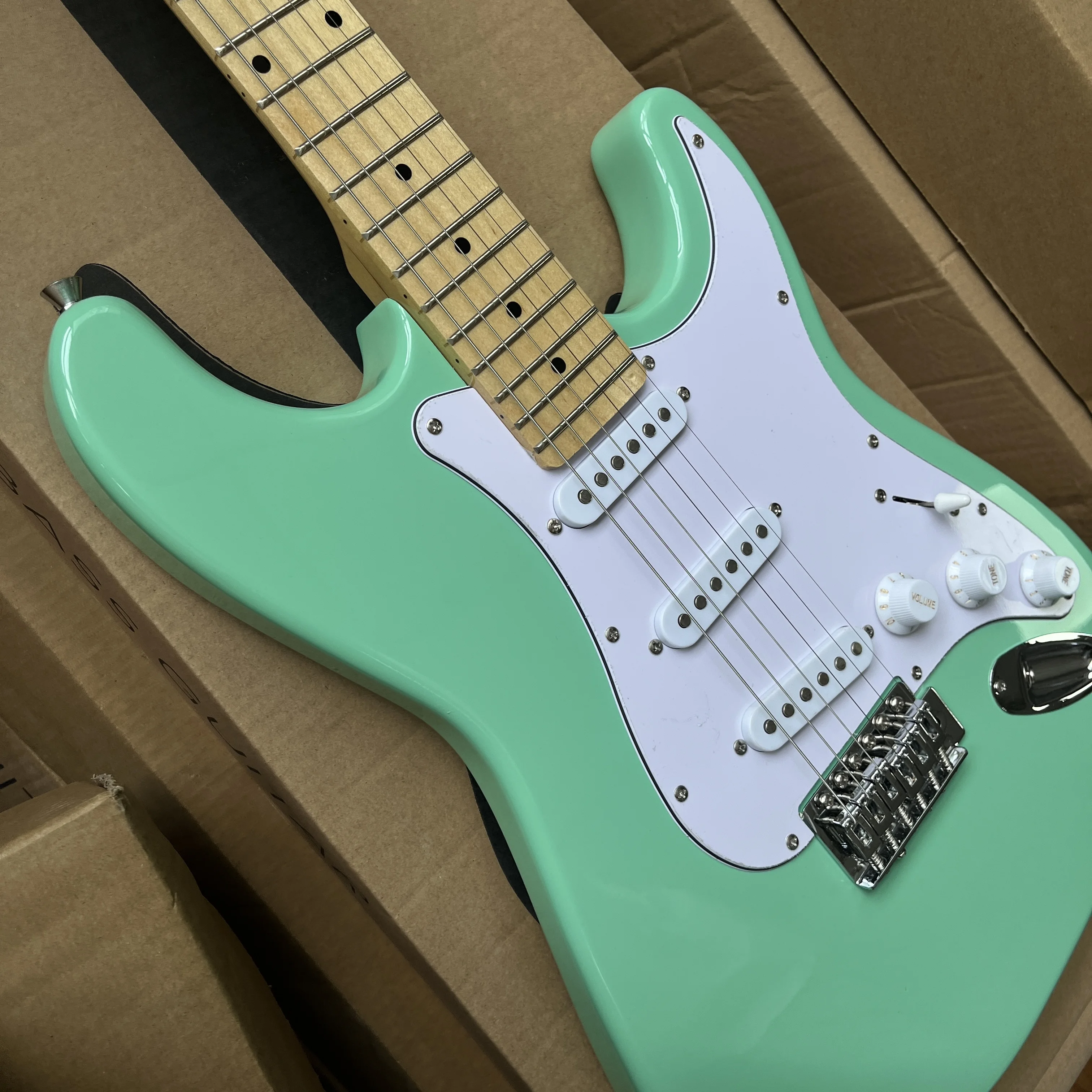 Самая продаваемая электрогитара Custom ST, зеленая, цельнокорпусная, с кленовым грифом, звукосниматели SSS, фурнитура Floyd, бесплатная доставка
Самая продаваемая электрогитара Custom ST, зеленая, цельнокорпусная, с кленовым грифом, звукосниматели SSS, фурнитура Floyd, бесплатная доставка