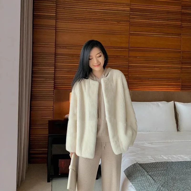 Куртка из искусственного норкового меха, женская овечья дубленка, пальто из овечьей шерсти, женская корейская теплая куртка 2025осень-зима, новые меховые пальто, куртка
Куртка из искусственного норкового меха, женская овечья дубленка, пальто из овечьей шерсти, женская корейская теплая куртка 2025осень-зима, новые меховые пальто, куртка