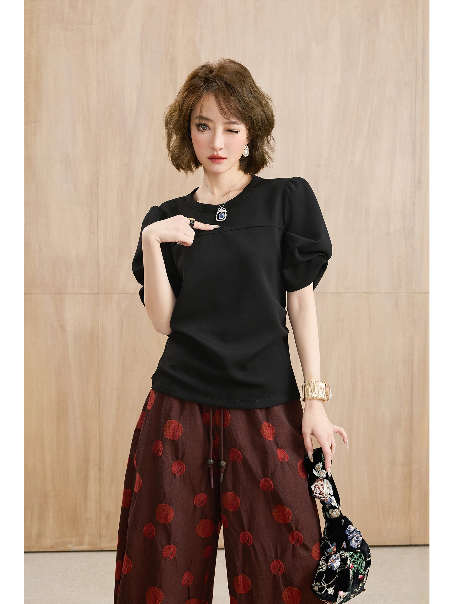 Black Silk T-Shirt Women's Design Folded Waist Slimming Lazy Style Top Spring Season Casual Wear Universal Fit Short Sleeve
Black Silk T-Shirt Women's Design Folded Waist Slimming Lazy Style Top Spring Season Casual Wear Universal Fit Short Sleeve